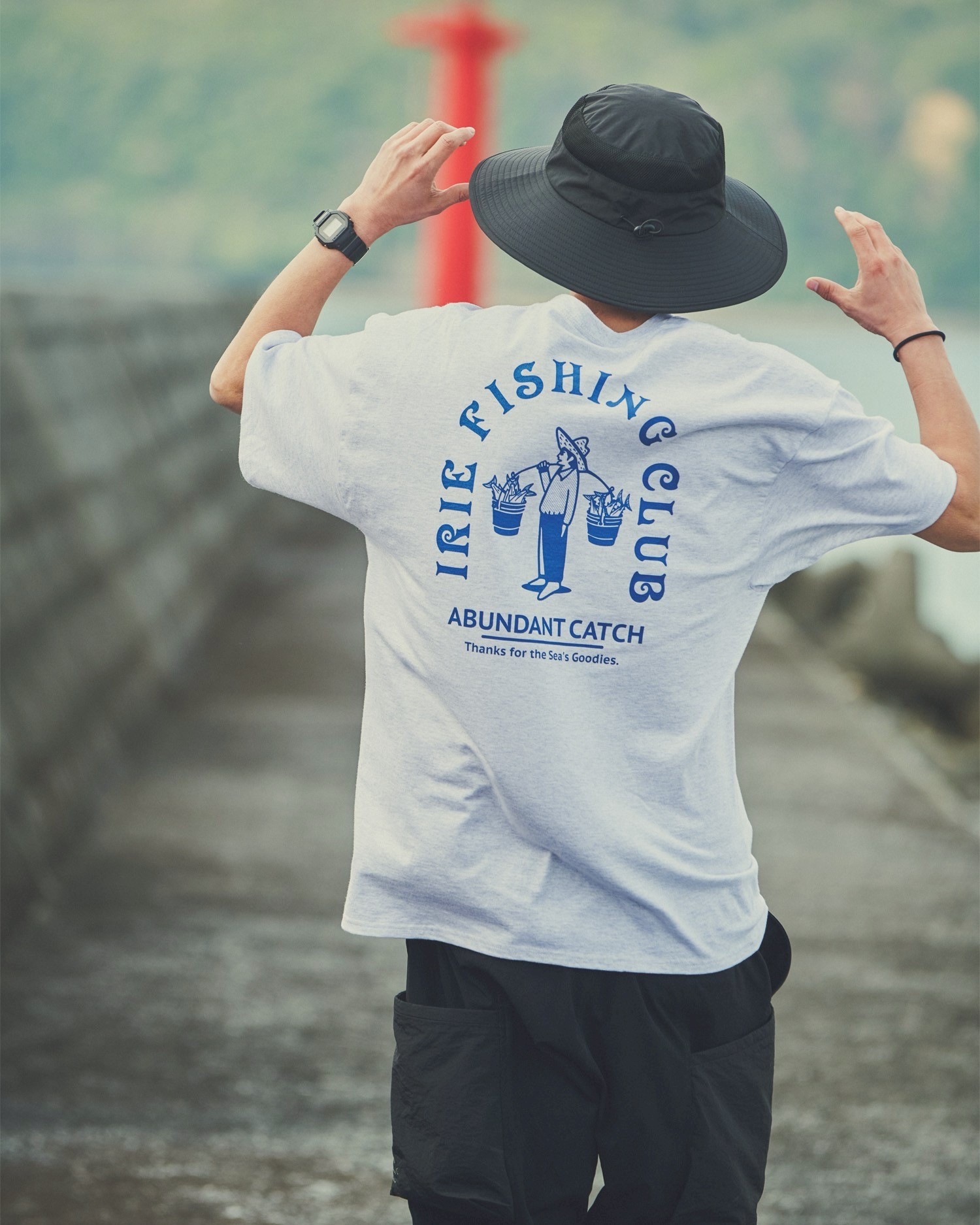 FISH SELLER TEE🎣